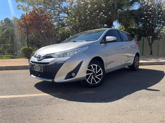 TOYOTA YARIS 1.3 16V FLEX XL LIVE MANUAL TOYOTA YARIS 1.3 16V FLEX XL LIVE MANUAL